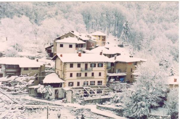 Hotel Delzanno à Varallo Extérieur photo